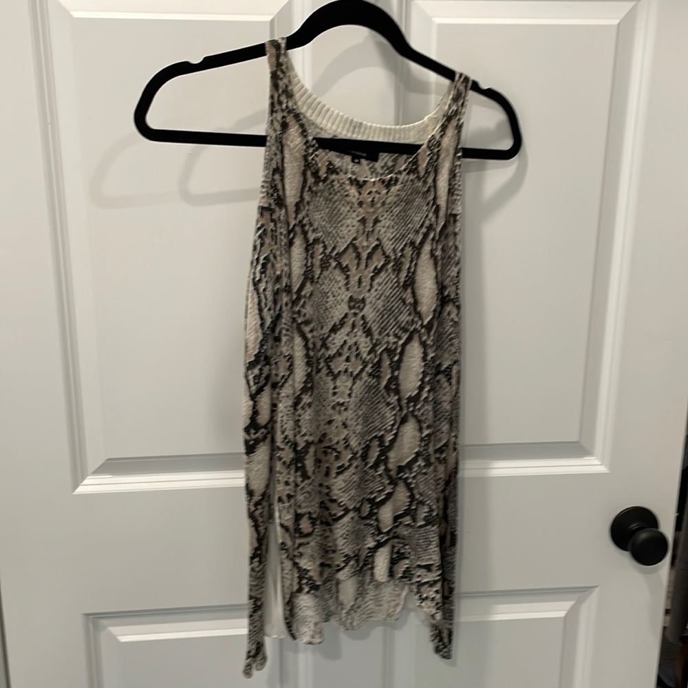 Printed Sweater-cold shoulder style